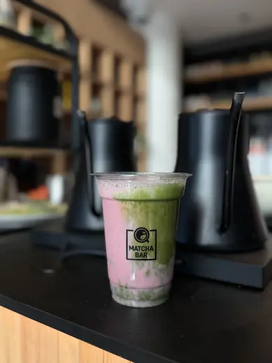 Limitovaný nápoj Pink Shake Matcha