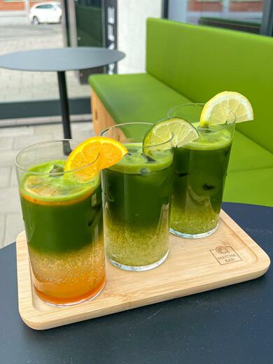 Tonic trio (klasický matcha tonic, limetkový matcha tonic, brosk